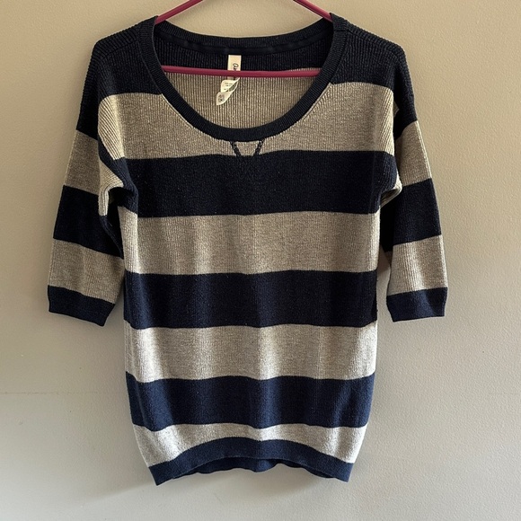 🌸Aeropostale Navy and Gray Striped Sweater - Picture 1 of 6